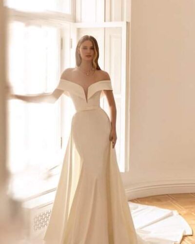 Renata by Eva Lendel